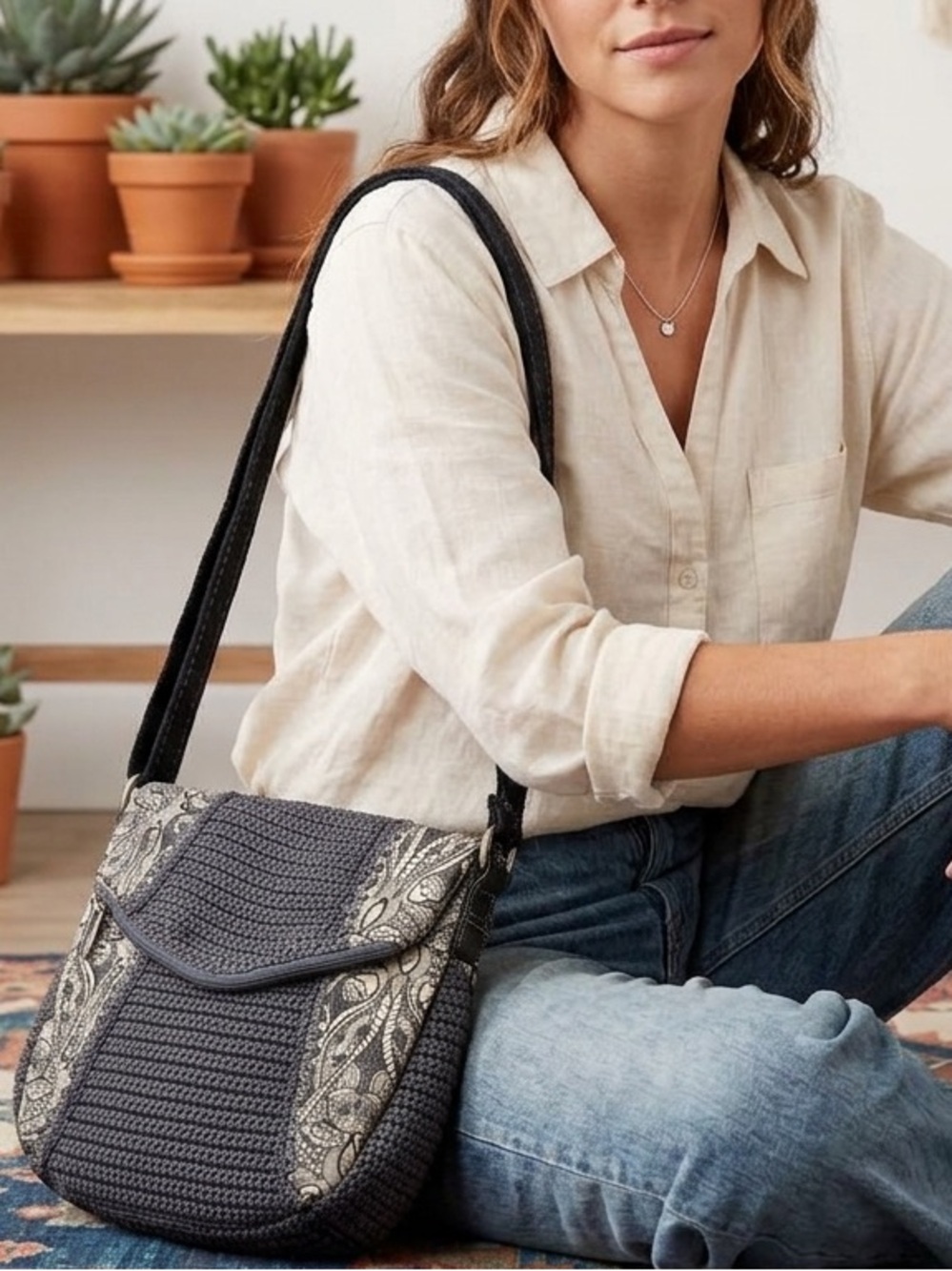 The Sak Sakroots Artsy Boho Artist Circle Gray Owl Purse Foldover Crossbody Bag